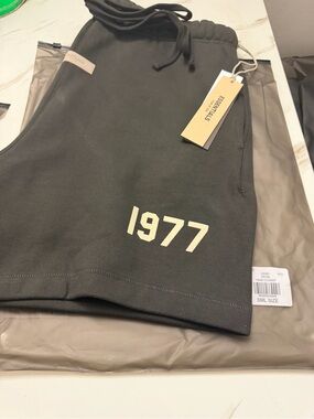 Essentials Men’s Charcoal Sweat Shorts with Cream '1977' Print